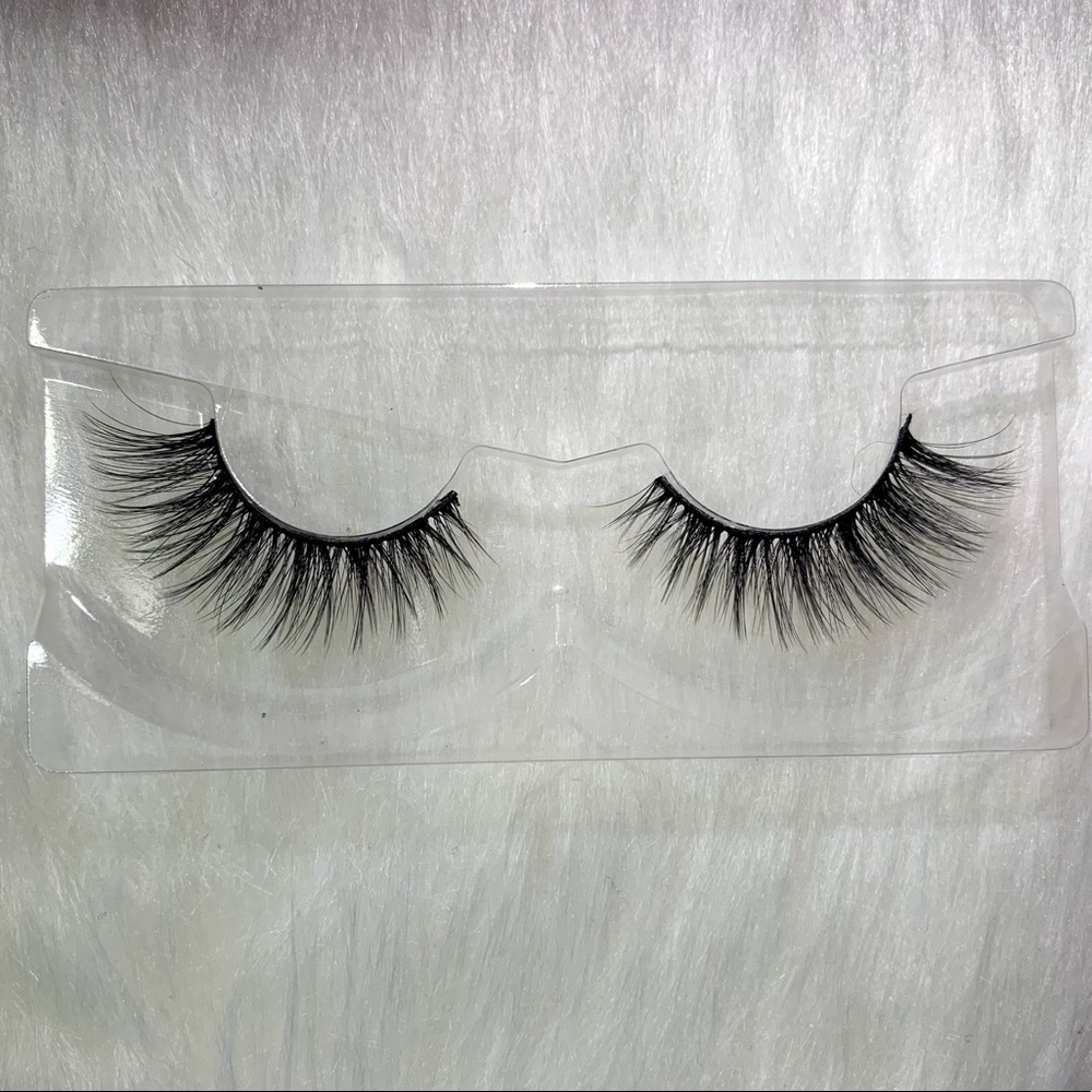 Lily- Mink Lashes